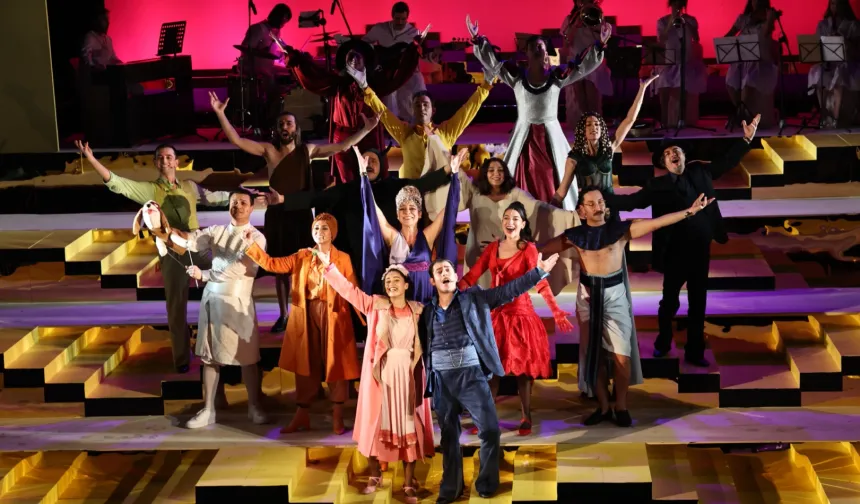 Bursa Nilüfer'de sezona 'Lüküs Hayat' ile görkemli açılış