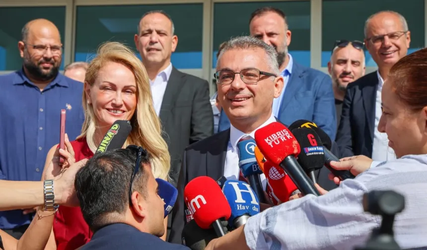 KKTC'nin 6. Cumhurbaşkanı mazbatasını aldı... Yemin töreni 24 Ekim'de