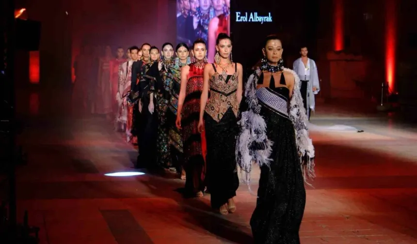 Şanlıurfa’nın pamuğu moda ile buluştu... Modacı Erol Albayrak’tan Urfa'da muhteşem defile