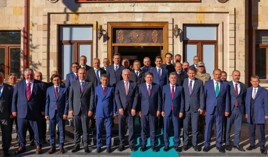 Adalet Bakanı Tunç Bayburt Valiliğini ziyaret etti