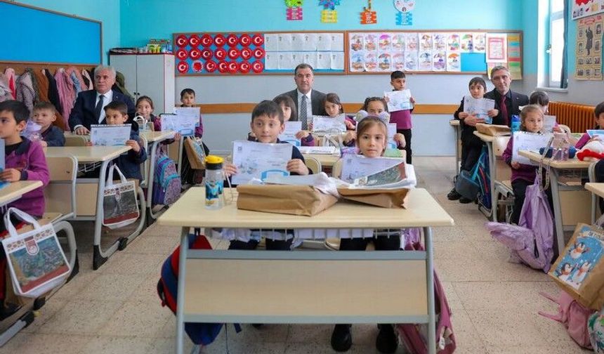 Bayburt'ta  14 bin 319 öğrenci karne sevinci yaşadı