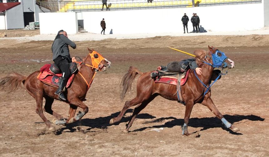 Cirit takımları kurtuluşun 108. yılı için at bindi