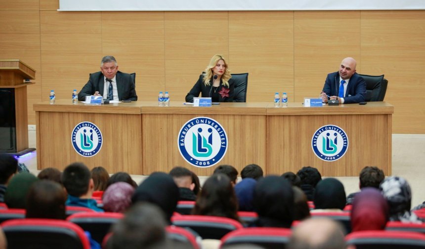 Medya Paneli, CNN Türk’ün Duayen Gazetecilerini Bayburt Üniversitesinde Buluşturdu