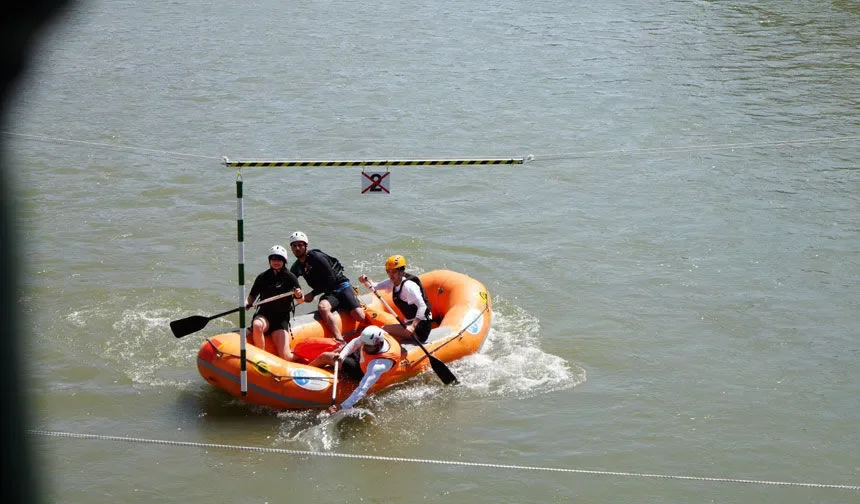Üniversiteler Arası Rafting Şampiyonası’nda Bayburt'ta başladı.