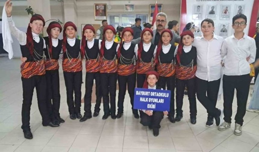 Bayburt Ortaokulu, Türkiye halk oyunları finallerinde beşinci oldu