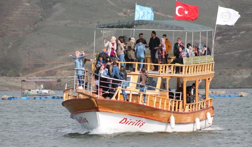 Demirözü Barajına turist akını
