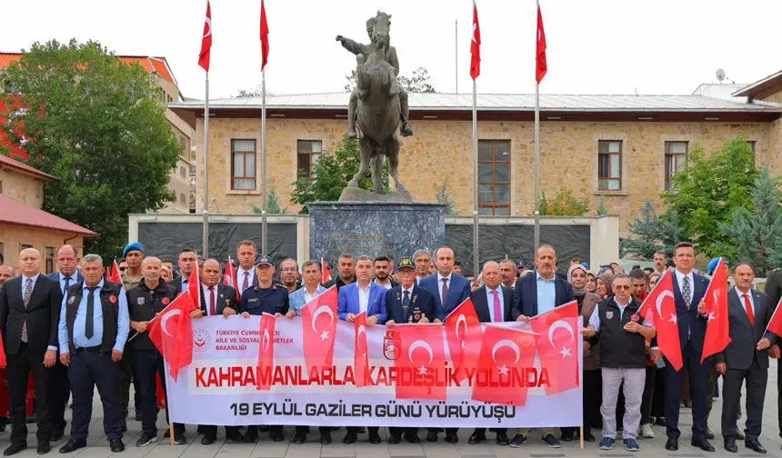 19 Eylül Gaziler Günü Etkinlikleri Yürüyüşle Başladı