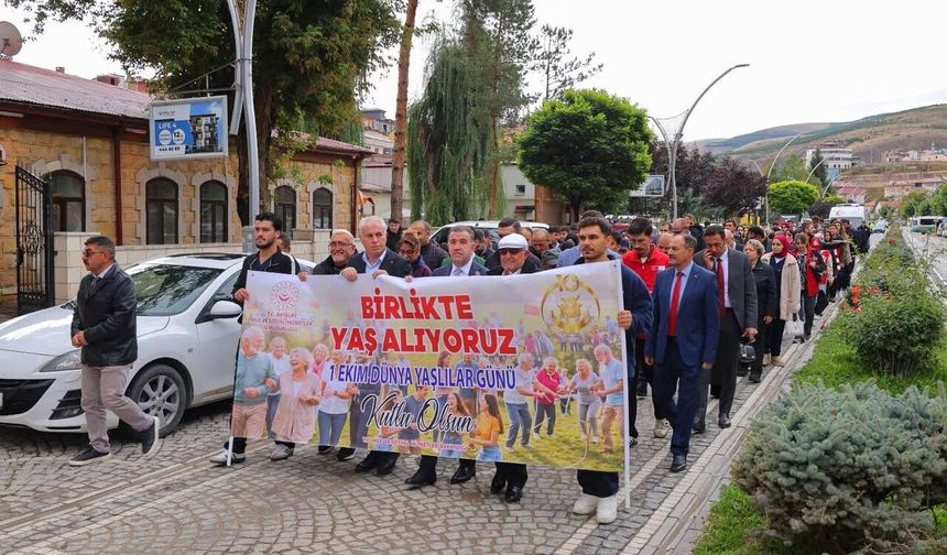 Bayburt’ta Kuşaklar "Birlikte Yaş Alıyoruz" Yürüyüşünde Buluştu